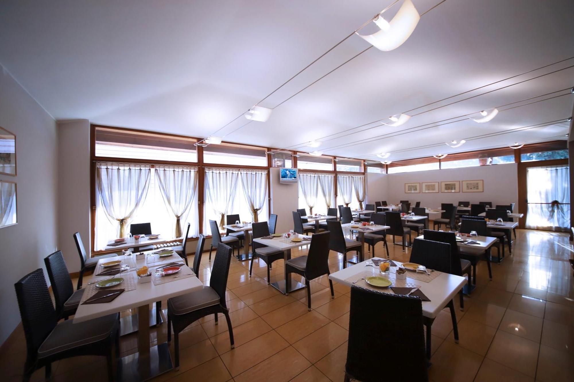 Monica Hotel Fiera برانيانا ميلانيسي المظهر الخارجي الصورة
