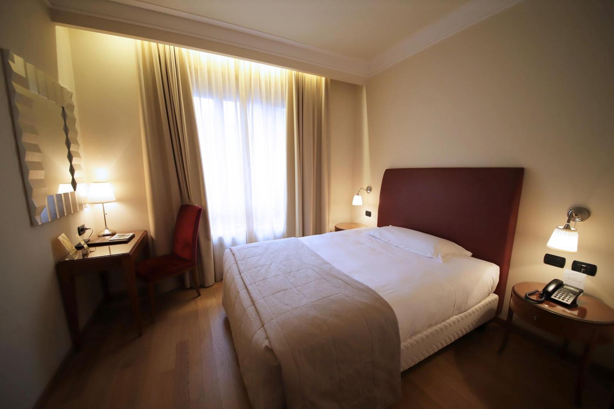 Monica Hotel Fiera برانيانا ميلانيسي المظهر الخارجي الصورة