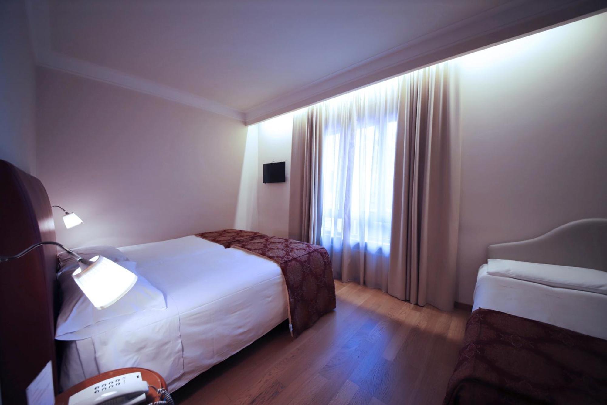 Monica Hotel Fiera برانيانا ميلانيسي المظهر الخارجي الصورة