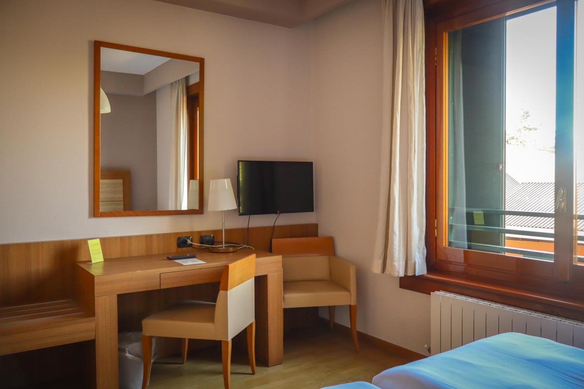 Monica Hotel Fiera برانيانا ميلانيسي المظهر الخارجي الصورة