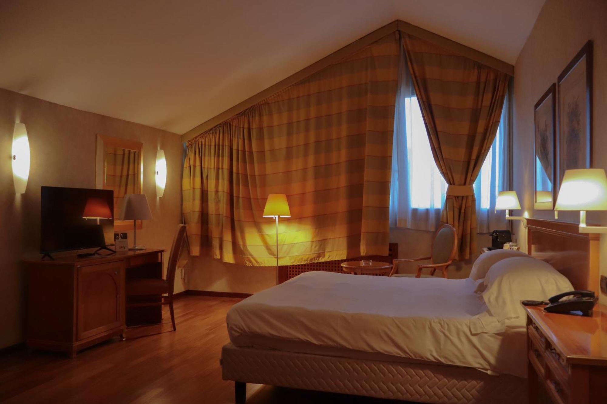 Monica Hotel Fiera برانيانا ميلانيسي المظهر الخارجي الصورة