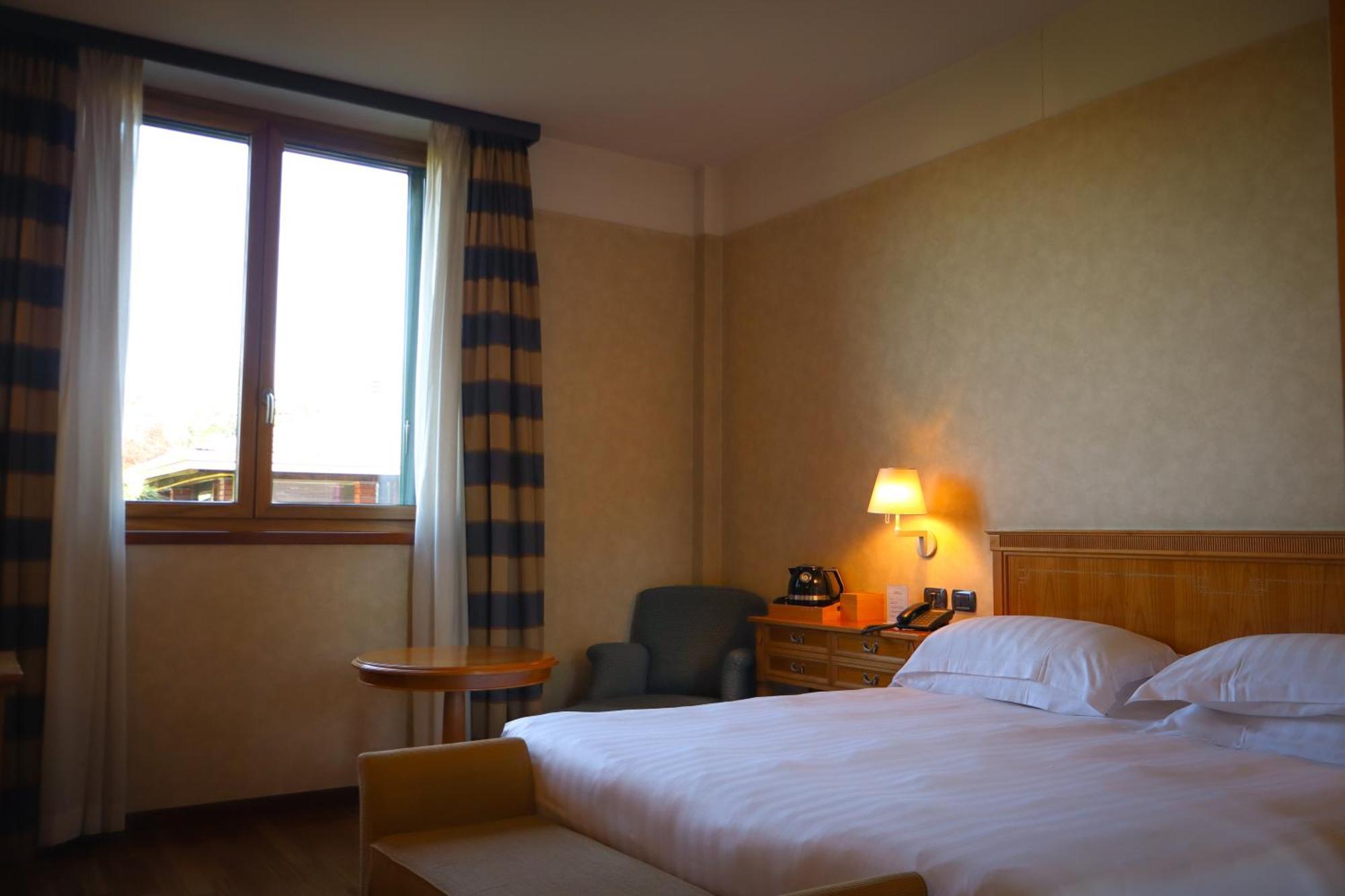 Monica Hotel Fiera برانيانا ميلانيسي المظهر الخارجي الصورة
