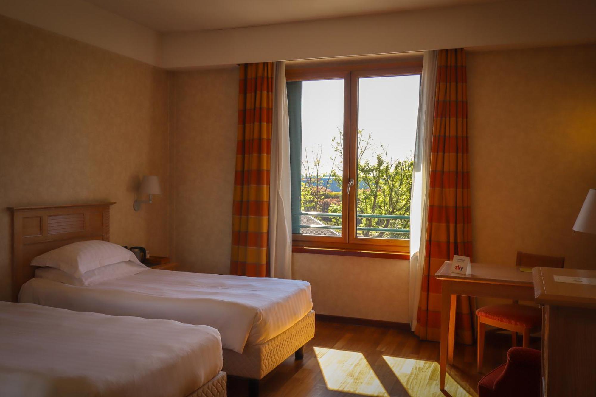 Monica Hotel Fiera برانيانا ميلانيسي المظهر الخارجي الصورة