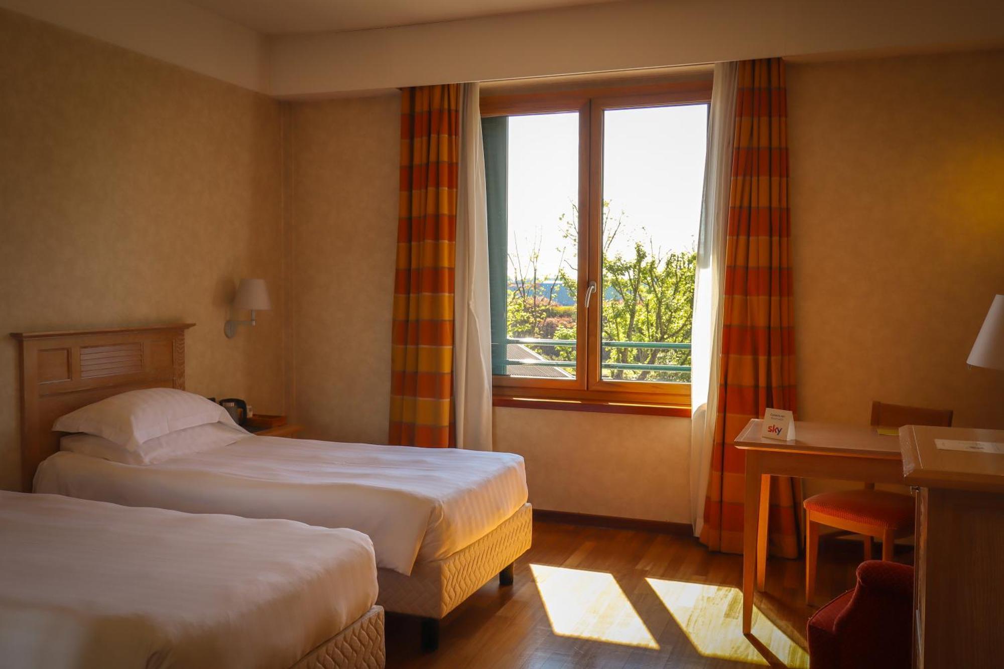 Monica Hotel Fiera برانيانا ميلانيسي المظهر الخارجي الصورة