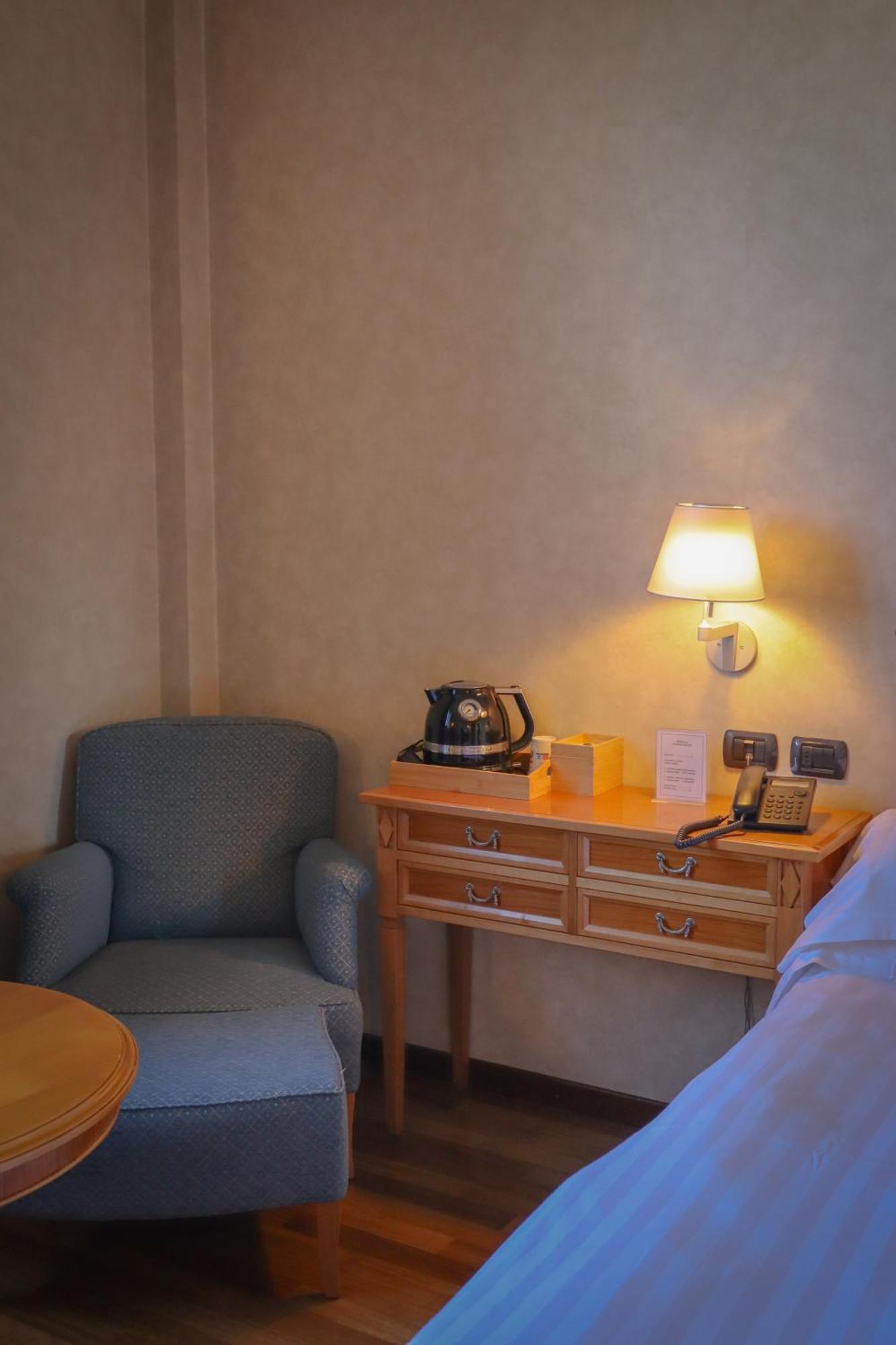 Monica Hotel Fiera برانيانا ميلانيسي المظهر الخارجي الصورة