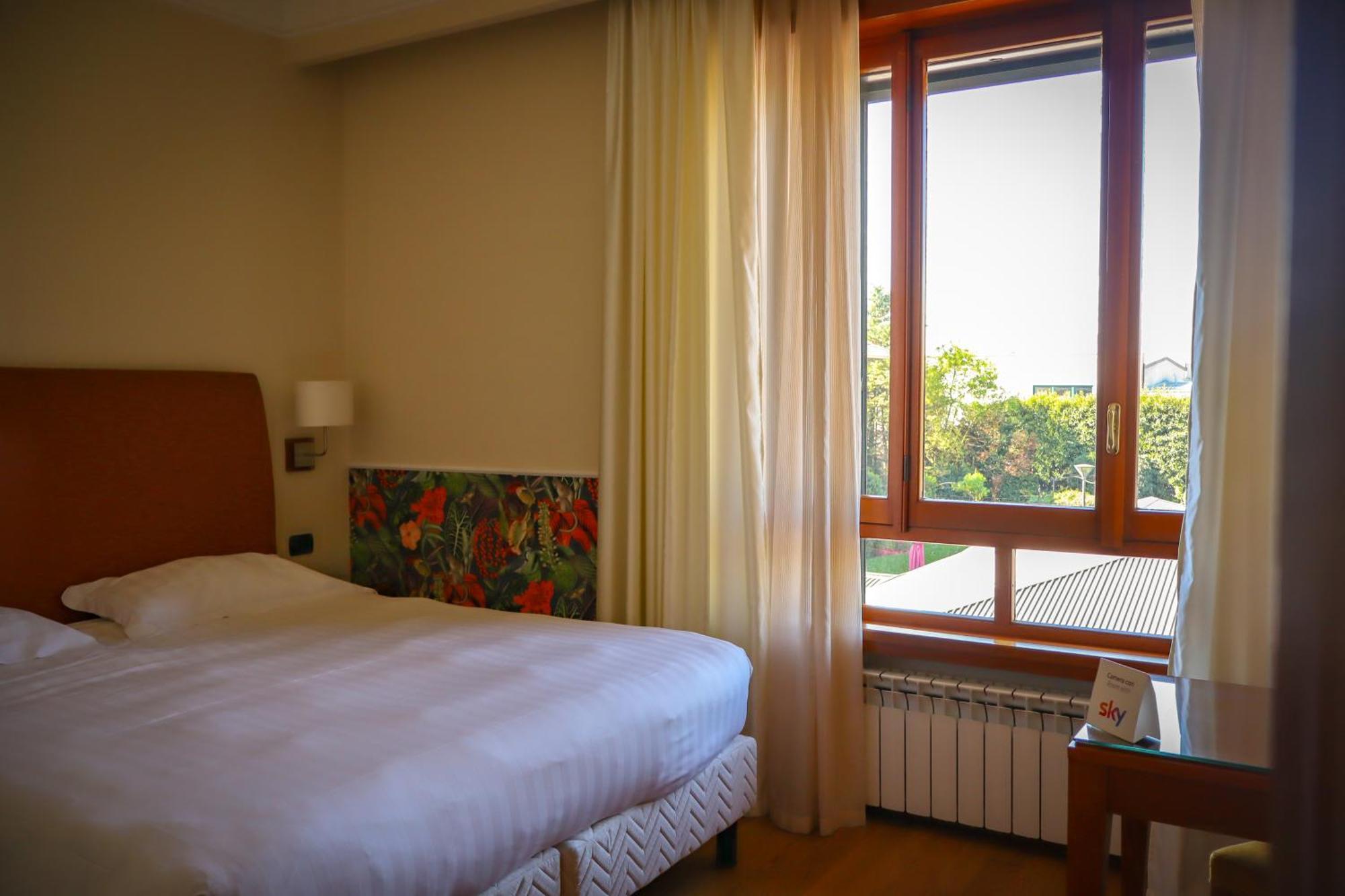Monica Hotel Fiera برانيانا ميلانيسي المظهر الخارجي الصورة
