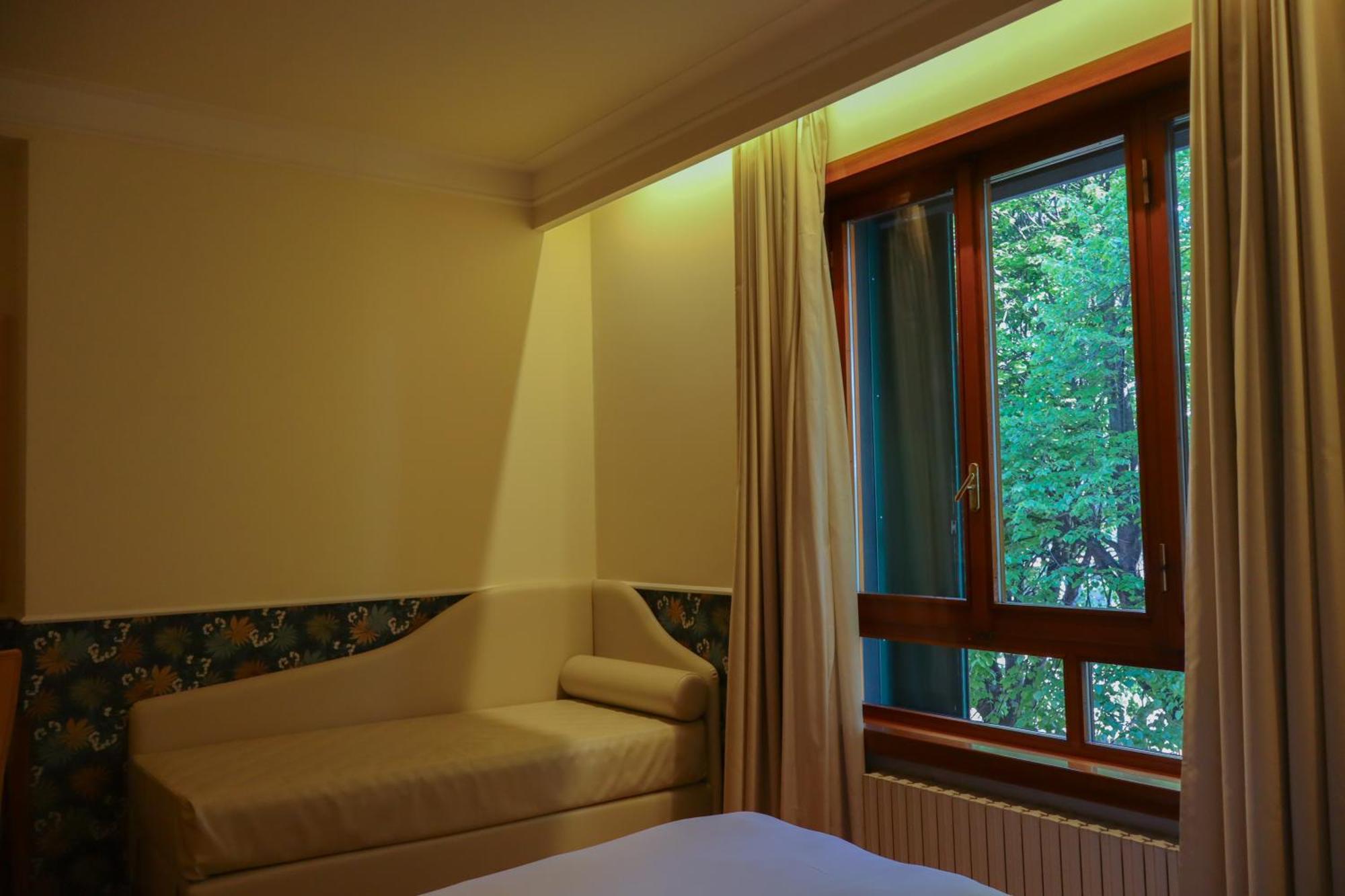 Monica Hotel Fiera برانيانا ميلانيسي المظهر الخارجي الصورة