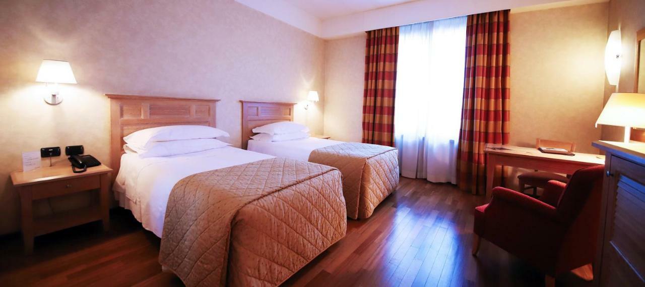 Monica Hotel Fiera برانيانا ميلانيسي المظهر الخارجي الصورة