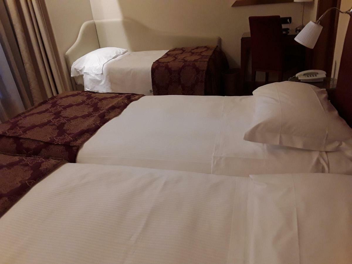 Monica Hotel Fiera برانيانا ميلانيسي المظهر الخارجي الصورة