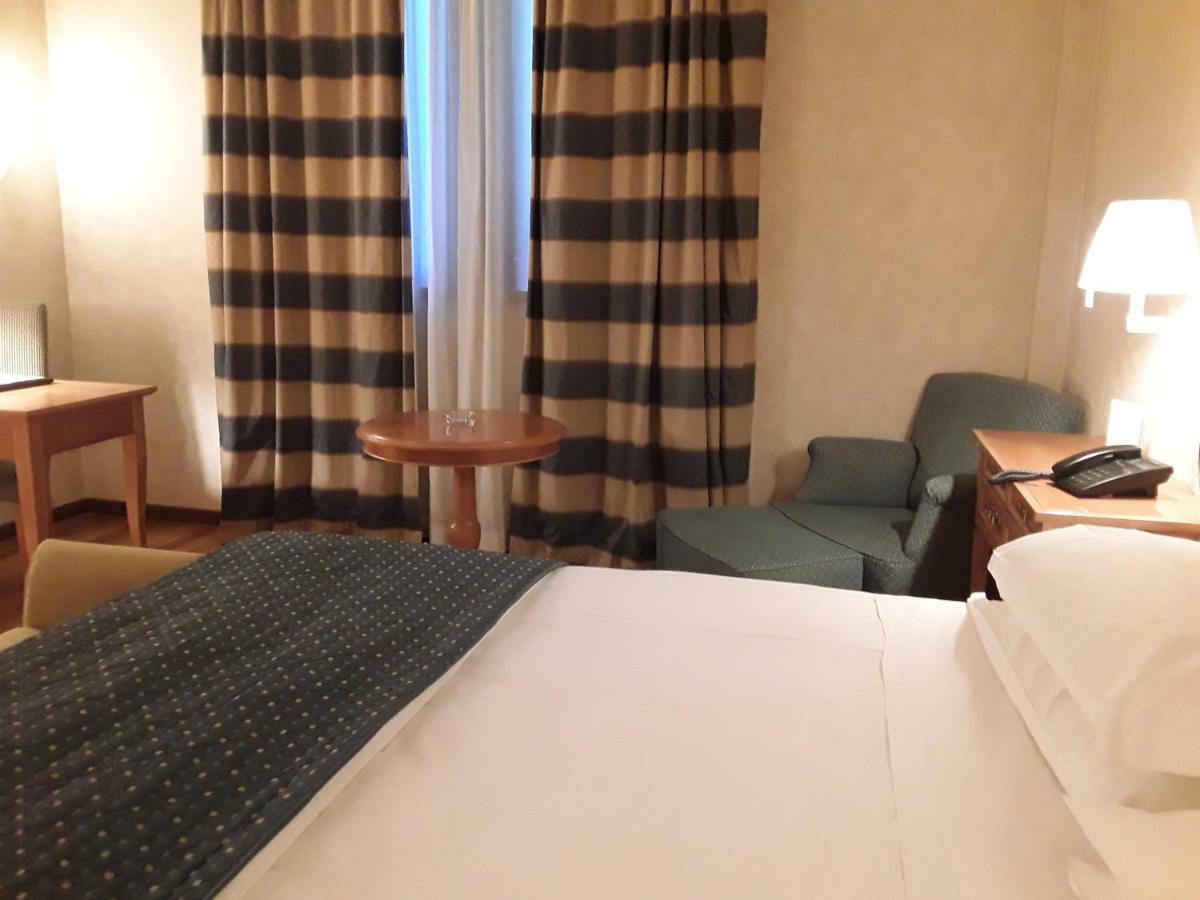 Monica Hotel Fiera برانيانا ميلانيسي المظهر الخارجي الصورة